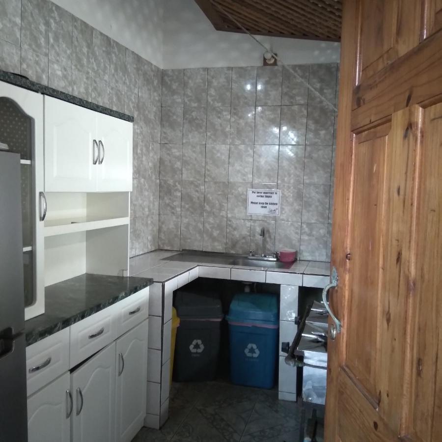 Cabinas Smith Cahuita Exteriör bild