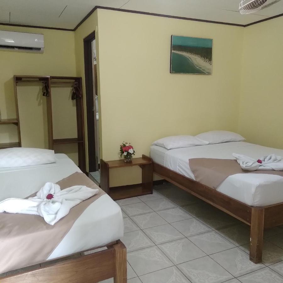 Cabinas Smith Cahuita Exteriör bild