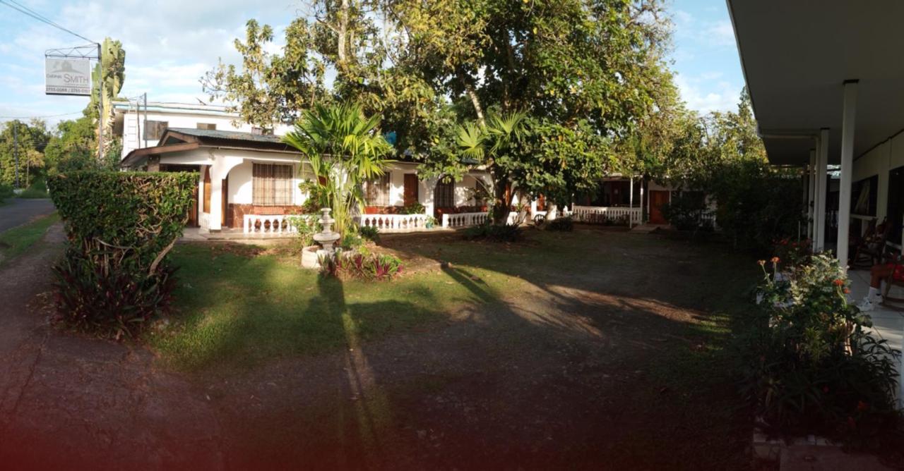 Cabinas Smith Cahuita Exteriör bild