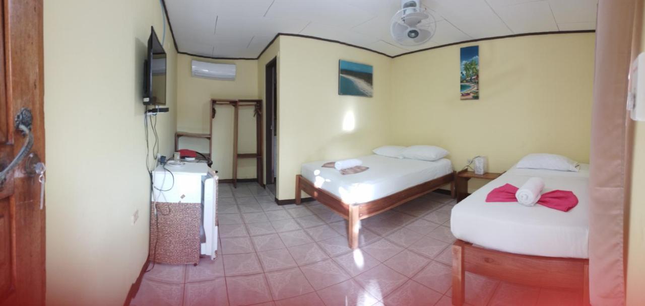 Cabinas Smith Cahuita Exteriör bild