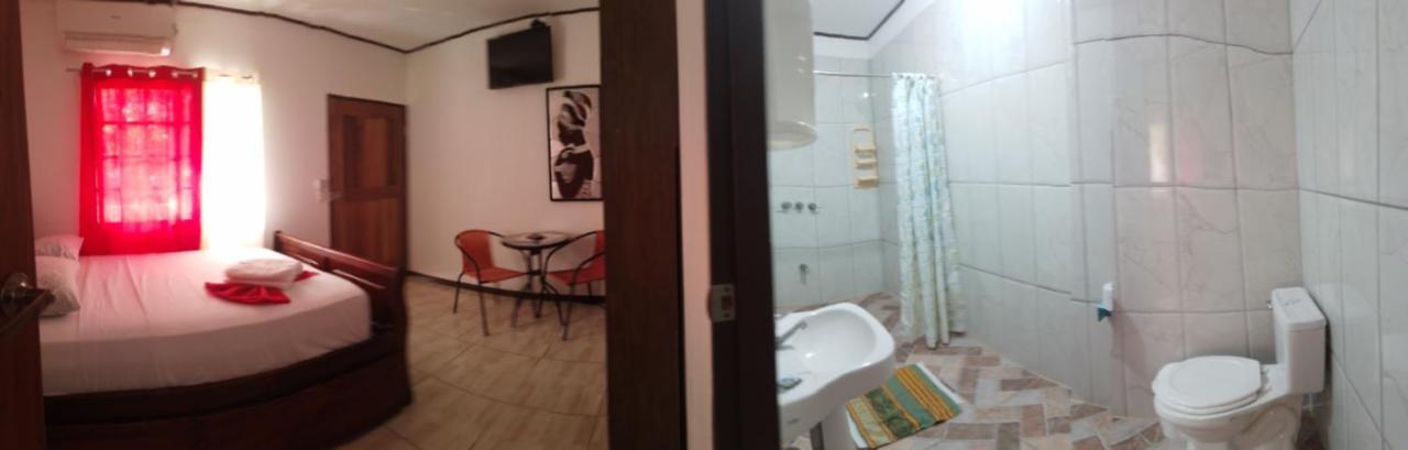Cabinas Smith Cahuita Exteriör bild