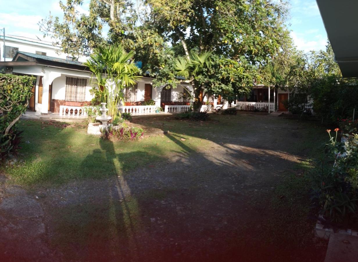 Cabinas Smith Cahuita Exteriör bild