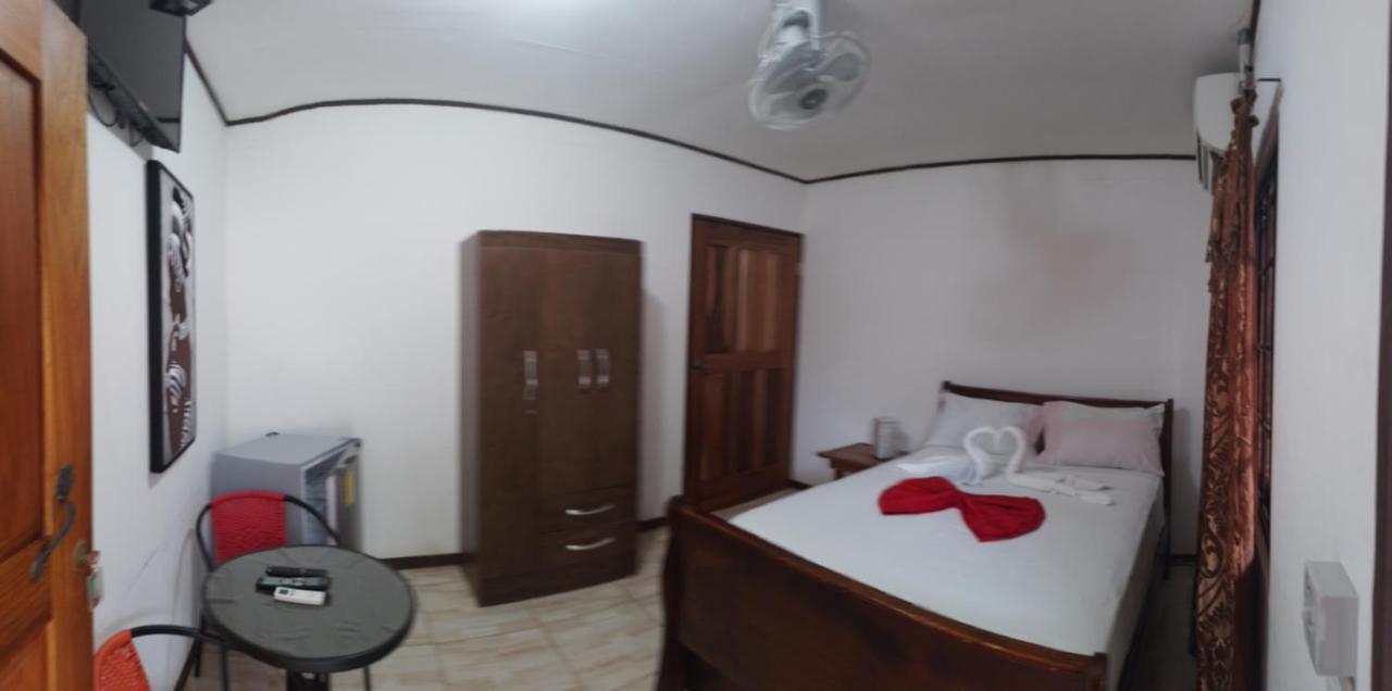Cabinas Smith Cahuita Exteriör bild