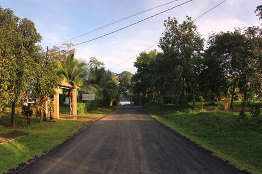 Cabinas Smith Cahuita Exteriör bild
