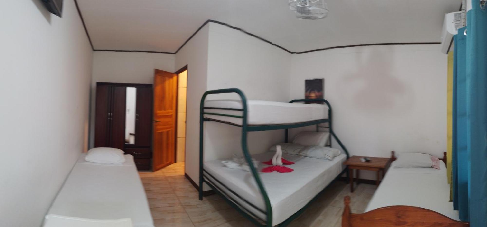 Cabinas Smith Cahuita Exteriör bild